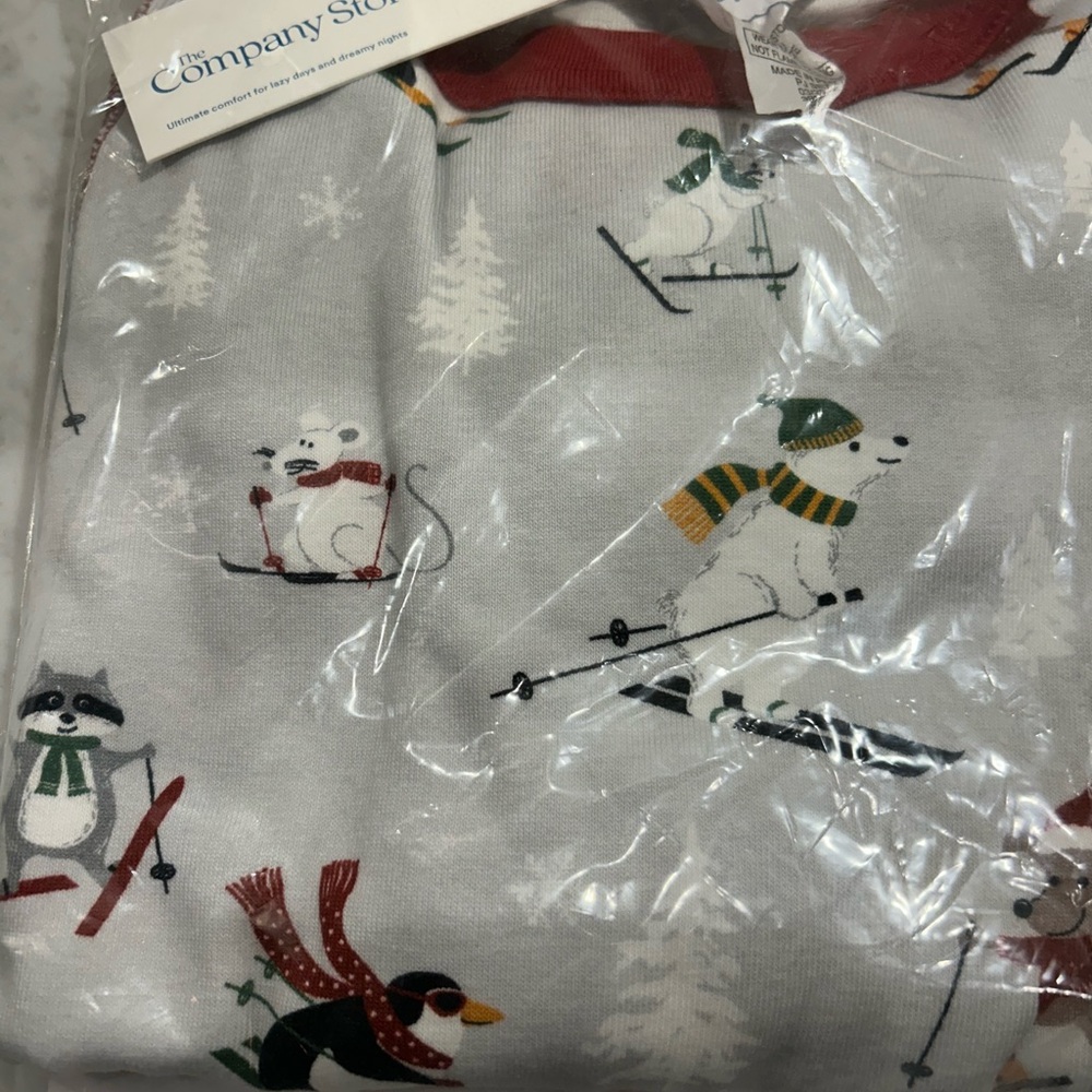 New Company Store Unisex Children's Pajamas Size 6/7. (2 Sets)